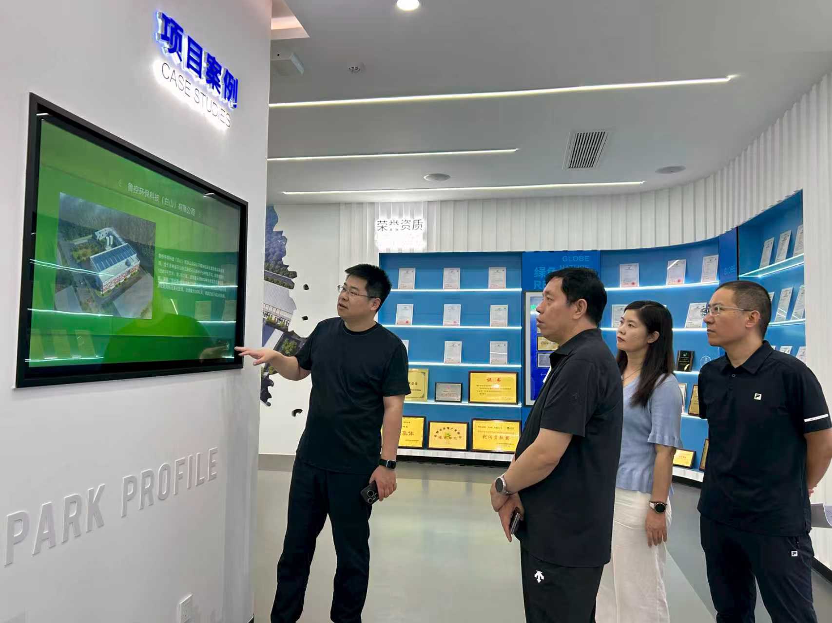 1755853530063.jpg 鲁控科技主要负责人介绍项目案例.jpg